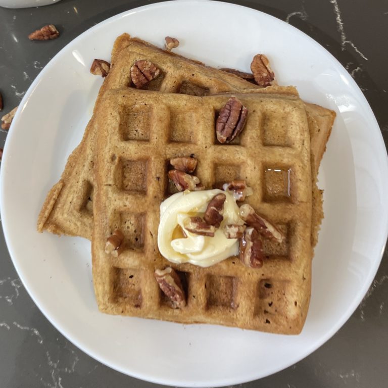Firstbornlisa's tweet photo. It’s Fall, the season of Pumpkin spice and everything nice! It’s always a goal of mine to turn everything I can into a pumpkin version. These waffles are ideal for any fall breakfast, lunch or dinner and they come together in just a few minutes.

https://t.co/lB84mE6MM4 https://t.co/KelXNR858h
