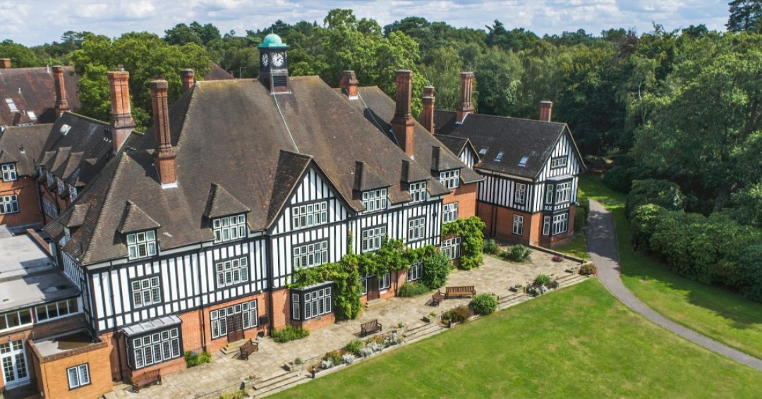 QueenswoodSch's tweet photo. Today is the first of our 11+ assessment days for 2022 entry. We wish all our hopeful future Queenswoodians the very best for their exams, interviews and activities! https://t.co/BeWJcbxDvm