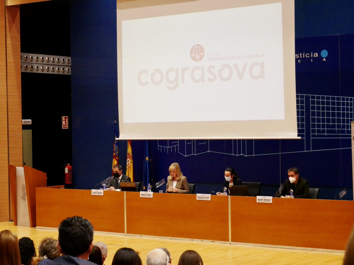 👥 Arranca la XV Edición de las Jornadas Valencianas de #RelacionesLaborales de COGRASOVA

📸 En la mesa presidencial: Vicente Vercher, Decano COGRASOVA; Gabriela Bravo, Consellera <a href="/GVAjusticia/">GVA Justicia, Transparencia y Participación</a>; Pilar de la Oliva, Presidenta del <a href="/TSJCV/">TSJCV</a> y Albert Moncusi, Decano de <a href="/FacSocialsUVEG/">Fac. Socials – UVEG</a>