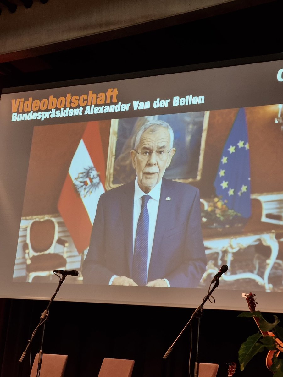 AndiBabler's tweet photo. Vielen vielen Dank! Am Wochenende durfte ich im burgenländischen Andau den Courage-Preis für besonderen Mut und Haltung in der Frage der Menschlichkeit für Schutzbedürftige entgegennehmen.
Unter dem Ehrenschutz von HBP @vanderbellen hat @Courage_MzM Menschen und Organisationen... https://t.co/ymmuqbuLiC