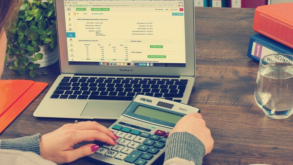 lelpservices's tweet photo. [Comptabilité] ✍️ Vous vous demandez dans quels cas recourir à un commissaire aux comptes ?

On vous en dit plus sur les modalités de sa désignation. ➡️ https://t.co/SoCOf0ZwtE 

#entreprise #comptabilite #designation #commissaireauxcomptes https://t.co/3q04ILgspC