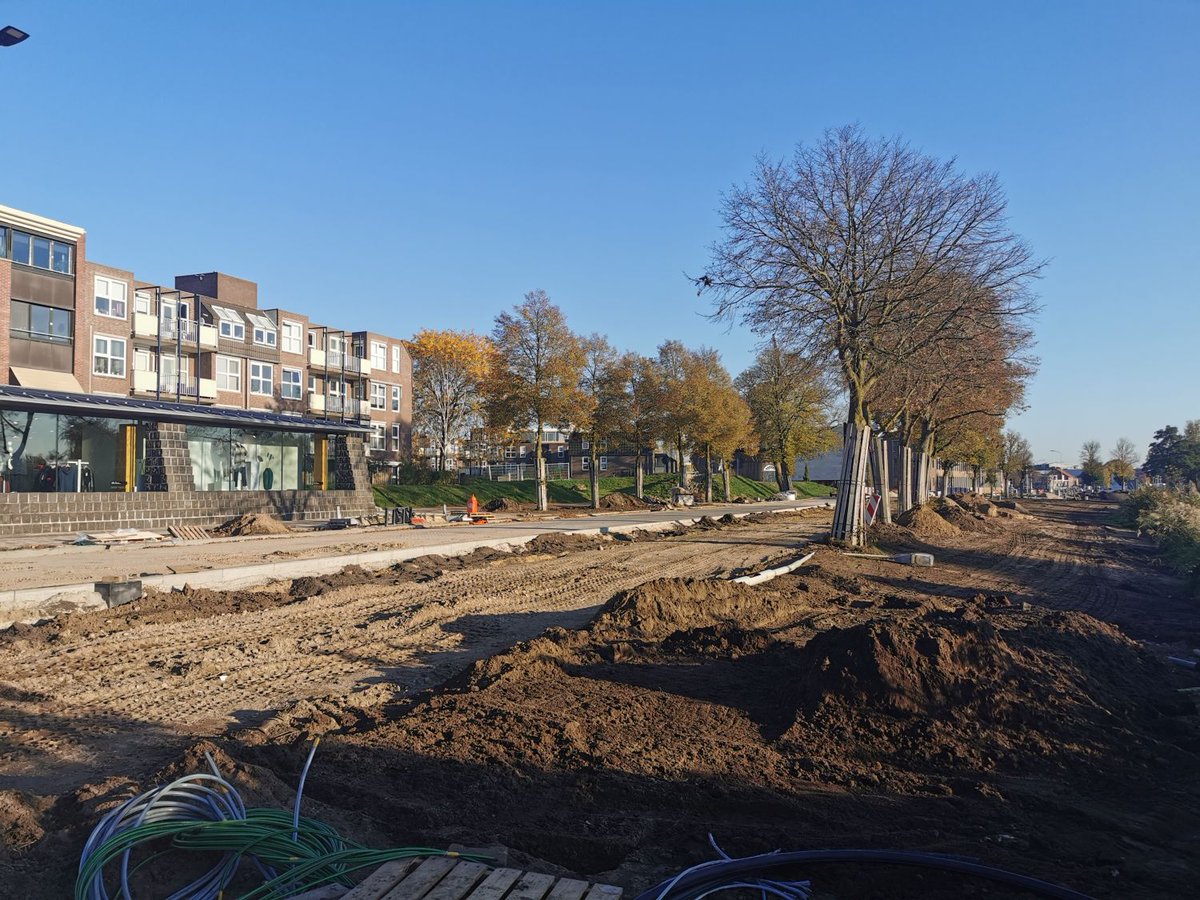 StadsLAB_dtc's tweet photo. Vanaf maandag 15 november 07.00 uur kunnen auto’s en fietsers weer gebruik maken van de gebruikelijke route C. #Missetstraat – Gaswal in de binnenstad van #Doetinchem. Het vernieuwen en verleggen van de weg is daarmee afgerond. 👌 Meer lezen? 👉 https://t.co/RgkdO8mNhl https://t.co/JfNWQiHdnT