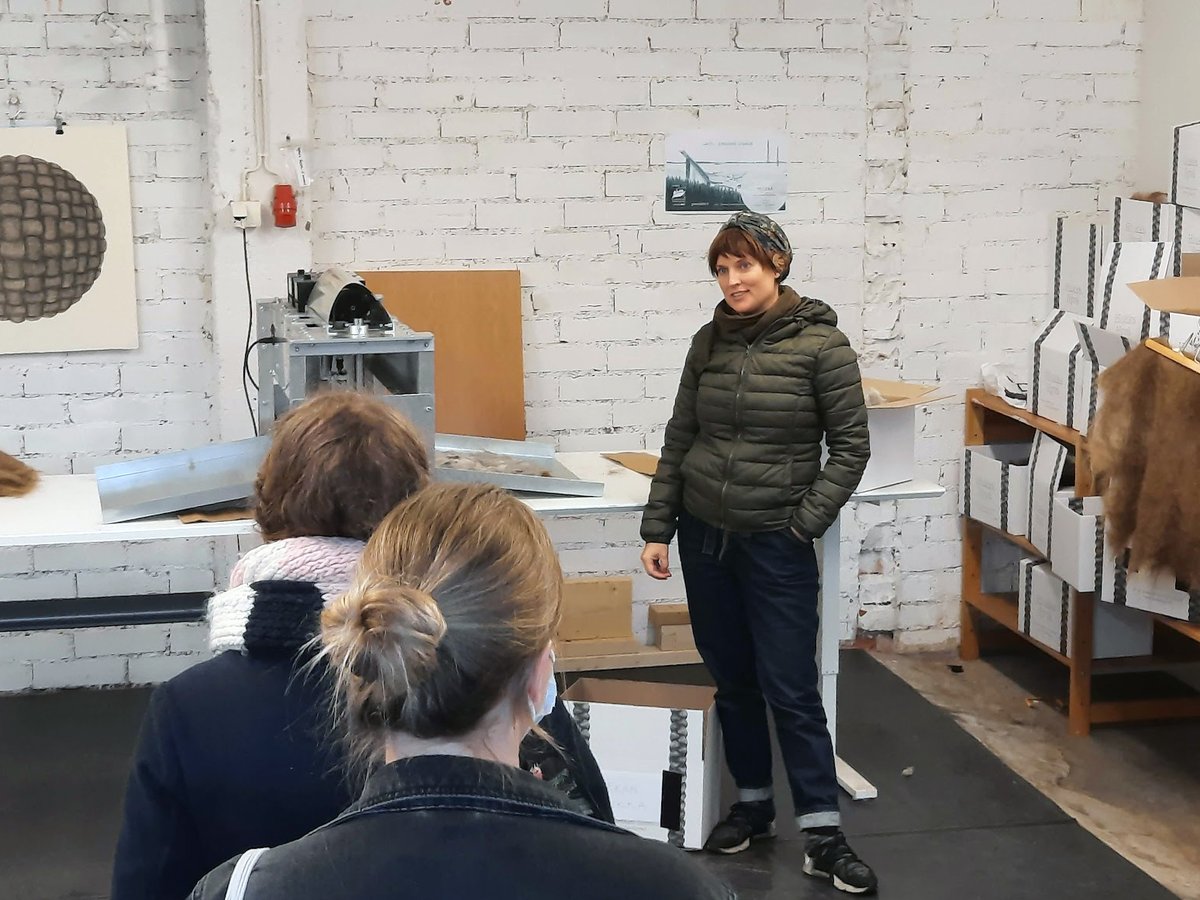 Hiukka 2.0 -hankkeessa lähdettiin ideoimaan hiuskuiduista ratkaisuja korvaamaan öljuntorjunnassa käytettäviä muovipohjaisia materiaaleja. Yhteistyössä <a href="/LABfinland/">LABfinland</a> Muotoiluinstituutin opiskelijat &amp; #Hiukkahyvä ja <a href="/PainovoimaRy/">Painovoima ry</a> 

#hiukka2 #oljyntorjunta #kiertotalous <a href="/PHliitto/">Päijät-Hämeen liitto</a>