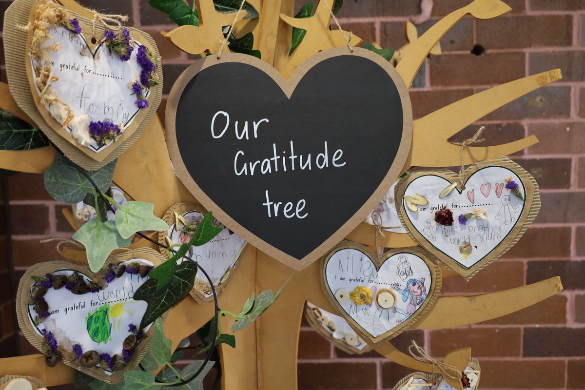 Ravenswood_News's tweet photo. Every day is Positive Education Day at Ravenswood but on #ColourYourThreadsforPosEd day today, we reflected on the importance of sharing #positiveeducation learning with fellow school communities. @PESA #wellbeing #alwaystowardsbetterthings https://t.co/uSLQUIabmd