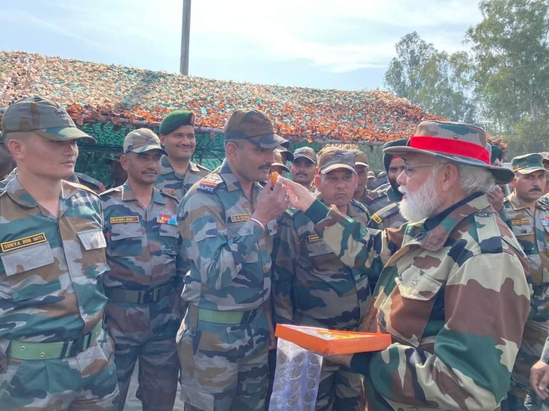 MadhuSom5's tweet photo. Wish u happy Diwali ❤️❤️🙏🙏 aap hai to hum diwali mana rhe h dil se thank u ❤️🙏 @narendramodi  @AmitShah https://t.co/iBp0wZlRQf