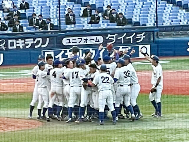 chuogakuinuniv's tweet photo. 硬式野球部「関東地区大学野球選手権」初優勝！
本日行われた「関東地区大学野球選手権」決勝にて神奈川大学に5対1で勝利し、見事に初優勝を果たしました！
また武田主将が最優秀選手賞、古田島選手が最優秀投手賞を受賞！おめでとうございます！
詳しくはHPへ→https://t.co/VC70vyMiOY https://t.co/x7HgIBHuqx
