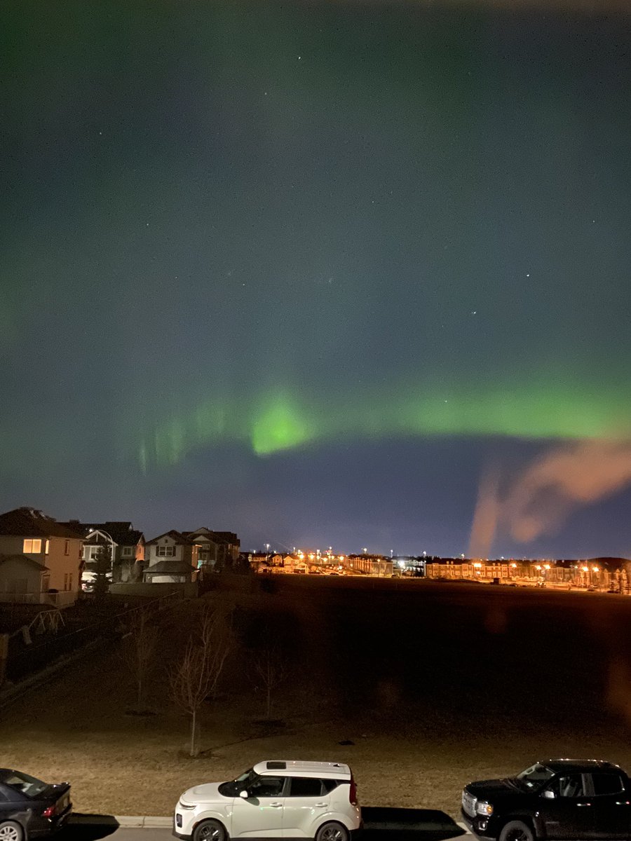 madisongnielsen's tweet photo. Photos I took of the Northern lights tonight. Iβm so happy to have got the chance to see them.
#yyc #calgary #Alberta #swcalgary #Yyc #YYC #NorthernLights #dancingsky https://t.co/A3A3vISC37