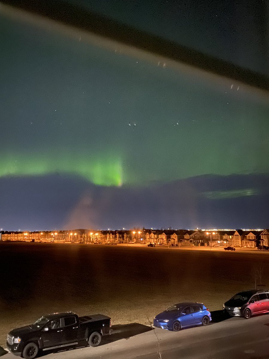 madisongnielsen's tweet photo. Photos I took of the Northern lights tonight. Iβm so happy to have got the chance to see them.
#yyc #calgary #Alberta #swcalgary #Yyc #YYC #NorthernLights #dancingsky https://t.co/A3A3vISC37