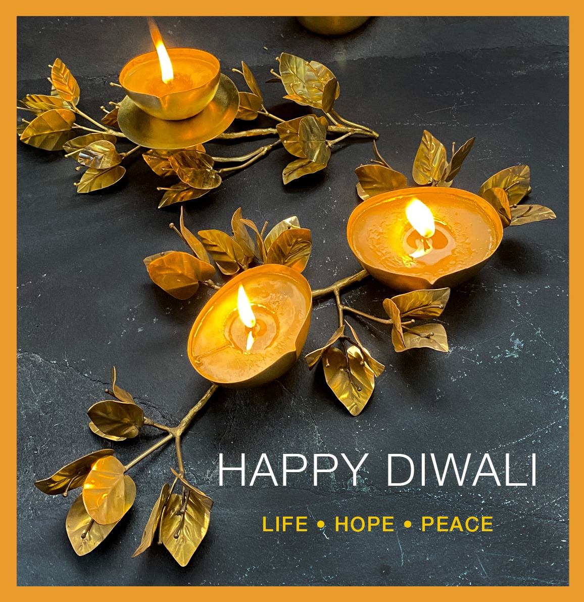 MohanVidhi's tweet photo. Happy #Diwali2021 to everyone. Wishing you and your families Peace, Prosperity and Happiness https://t.co/xIIBOE9xEV