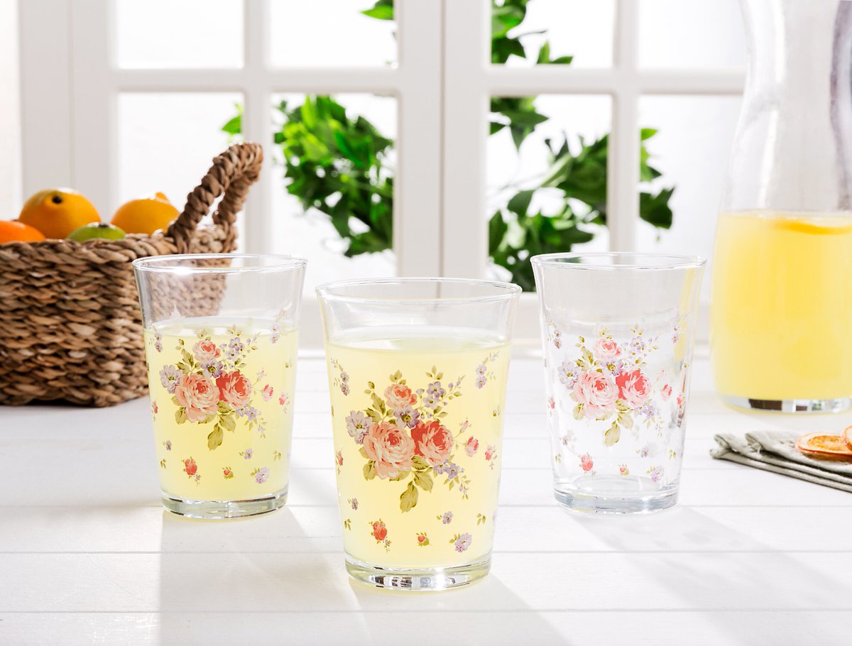 Floral  desenli baskılarıyla zarif  bir tasarıma sahip 3'lü Su Bardağı ile içeceklerinizi keyifle içebilir şık sunumlar hazırlayabilirsiniz. Günlük kullanıma uygun olan Alicia 3’lü Su Bardağı Seti, bulaşık makinesinde güvenle yıkanabilir.