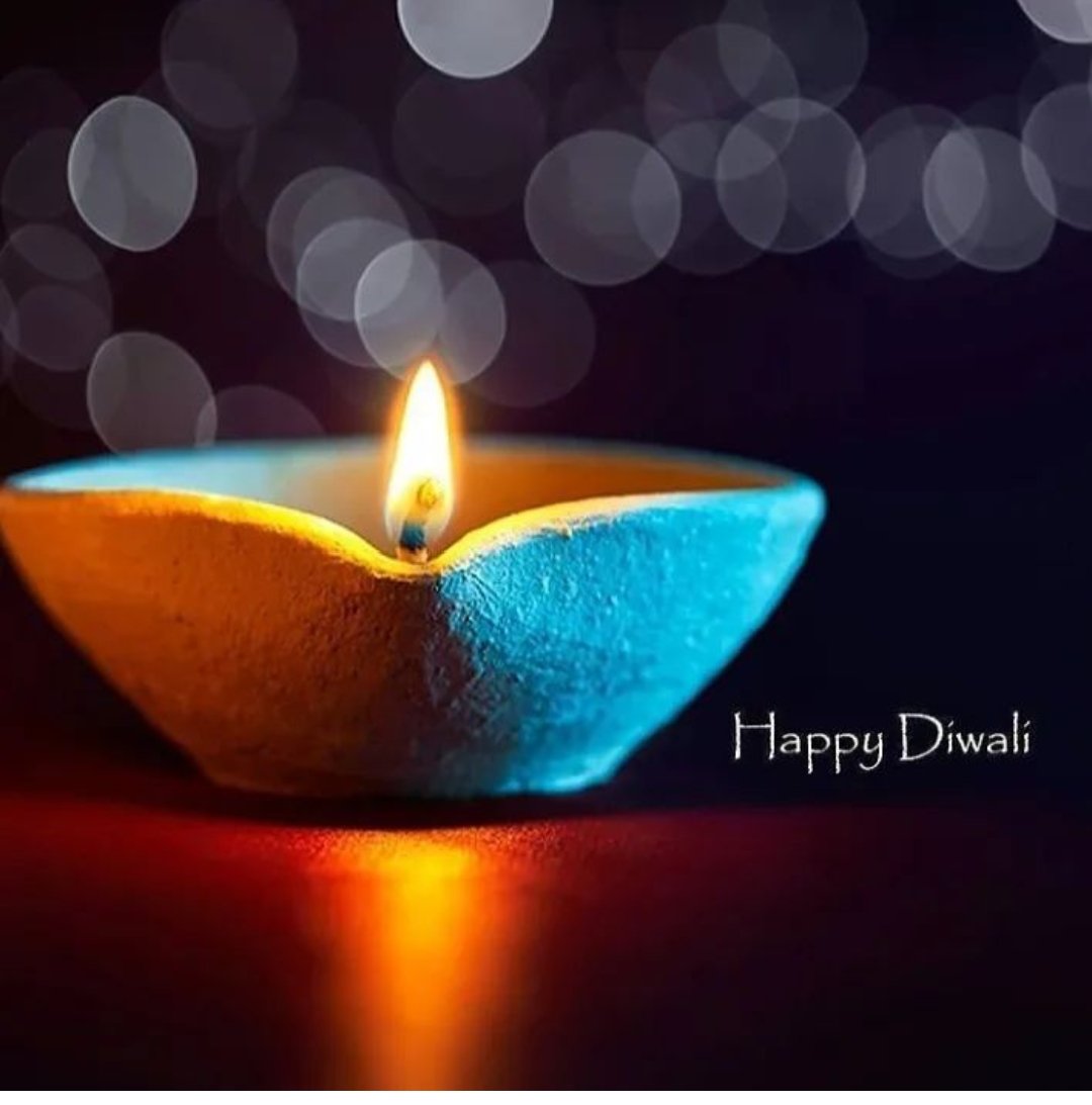naresh_086's tweet photo. Happy Diwali unko bhi jo ajj bhi
Apni family❣️ se door he ,
Or apni duty nibha rhe he ❤️ https://t.co/hMckIyuHAO