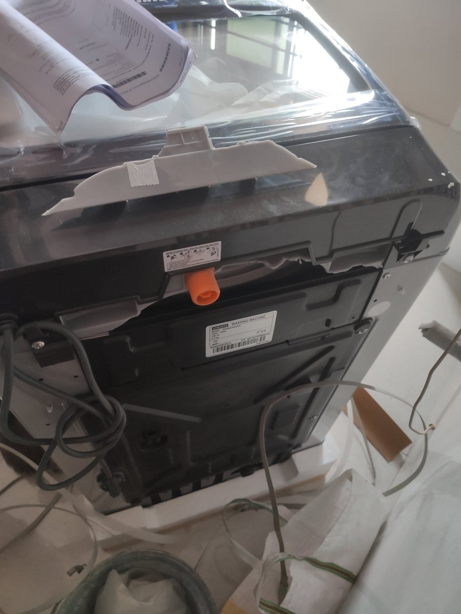 abhircem's tweet photo. Purchased one washing machine from  @Flipkart which is delivered broken . Return immediately. @Flipkart assured to pick up the product before 2nd Nov but now directly refusing to return. customer care executives are cutting calls. So unprofessional. https://t.co/KItoIhxAxD