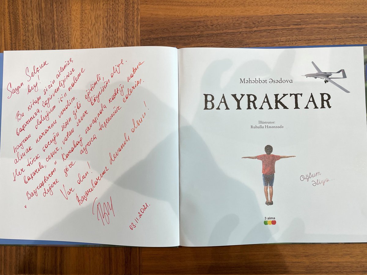 #Azerbaycan'da yayınlanan ❝BAYRAKTAR❞ kitabının yazarı @MahabbatAsadova'yı, Baykar Milli S/İHA Ar-Ge ve Üretim Tesisleri'nde ağırladık. Teknoloji Liderimiz @Selcuk Bayraktar'a kitabını imzalayan Mahabbat Asadova'yı ağırlamaktan mutluluk duyduk. #CanAzerbaycan'a selamlar 🇹🇷🇦🇿