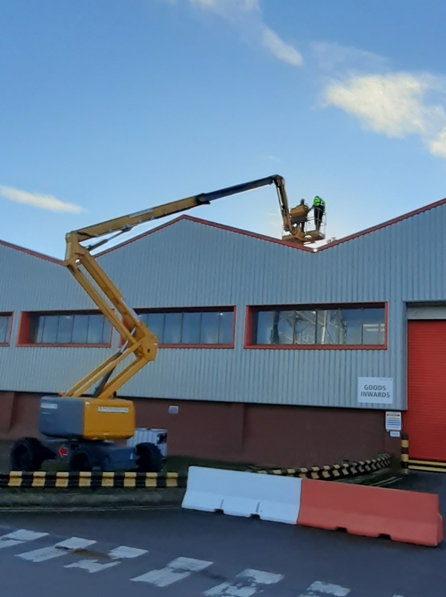 Lcstr_unbugged's tweet photo. Another clearance job for the team.  This time on a warehouse roof.  Gull guano and nesting material blocks drainage galleys and causes flooding.  We have our IPAF  licence so we are trained to use access equipment. https://t.co/TLYaoIfe3u