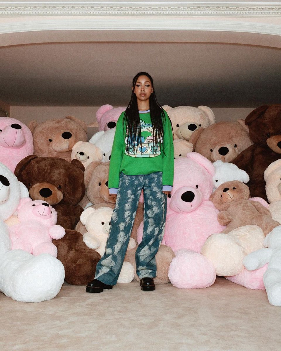 StreetFashion01's tweet photo. Pinkpantheress for Heavn by Marc Jacobs! (2021) https://t.co/rzdwp4Z2hp