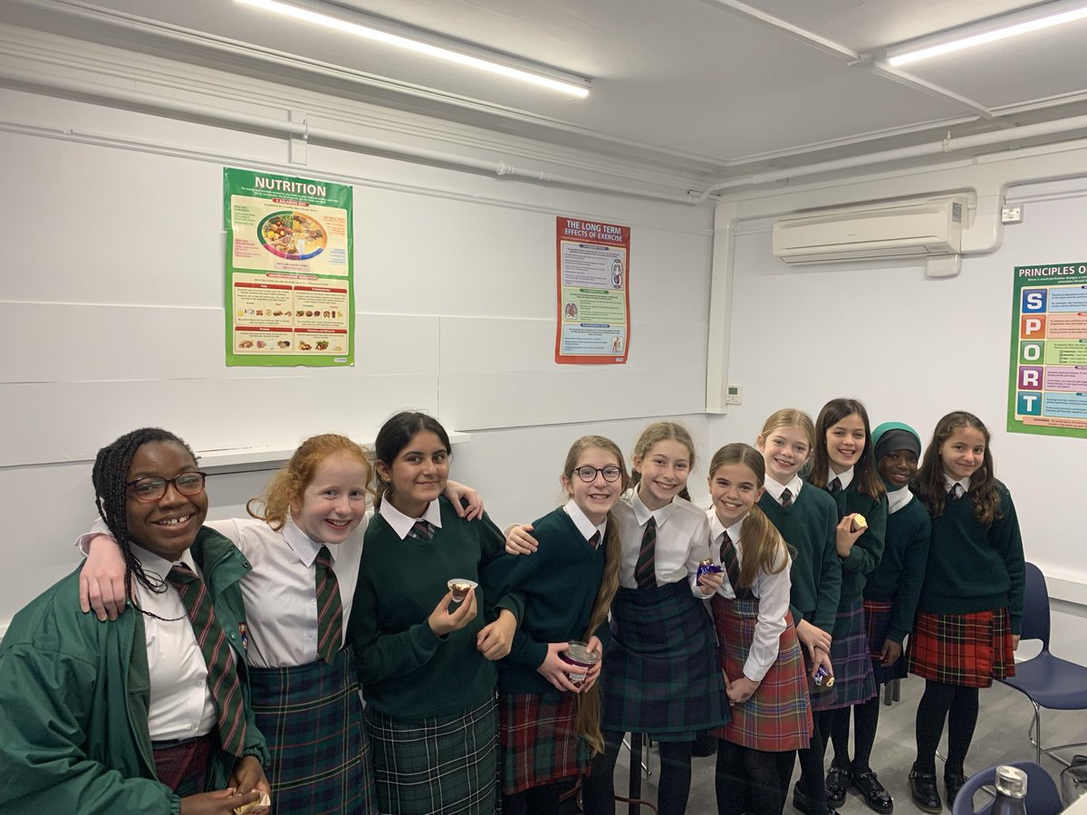 AlbynPE's tweet photo. 🔴🟢⚫️Team of the Week⚫️🟢🔴 Well done to our @AlbynSchool L7 Netball team who this week were awarded TOTW. The girls enjoyed some celebratory cakes with the PE department as a reward for all their hard work. #netball #cakewednesday #teamoftheweek @StefanHorsman https://t.co/mj4rLrYEBv