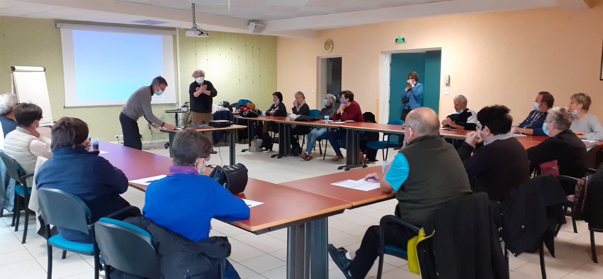PE_AuvRA's tweet photo. Plus de 15 personnes, invitées par l @IrcemPrevention participent à  l'atelier de prévention Defense du consomateur, animé par @UFCquechoisir. Merci à  l'@udaf 03 de nous avoir accueillis dans ses locaux !
#emploiadomicile @PE_LeMag https://t.co/4ZpYfwF1y3