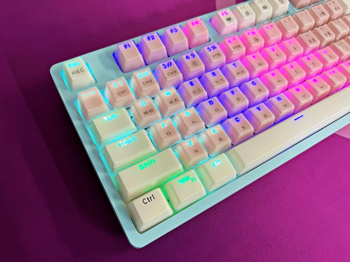 478번째 이벤트 입니다

이번에는 파스텔 색상에 크리스탈 키캡이 적용된 기계식 광축 키보드로 진행 하겠습니다!

팔로우 + 리트윗 해주신 분들 중 한분 추첨해서 드릴게요

11월 9일 화요일에 추첨하겠습니다!