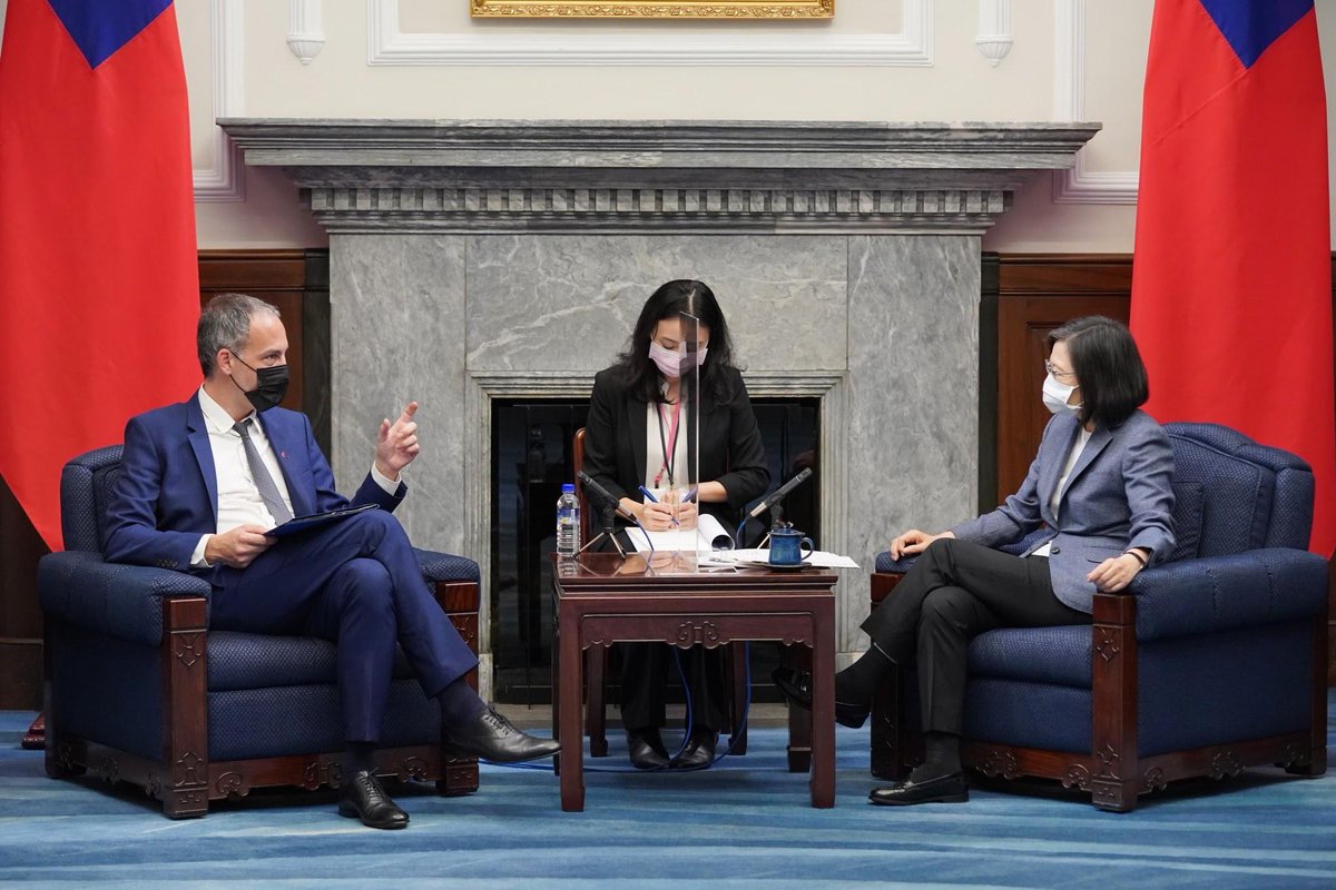 Raphael Glucksmann tweet media