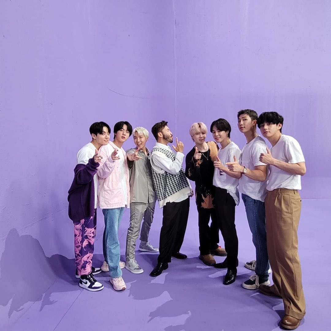 BTSNewsWorlds's tweet photo. Noh Hong-Chul’s Insta post: “A-YO! JinJinJinJin!^^ No matter how I look at it, you are better than me #OwnershipTransfer #ItsTooEarlyForMeToGiveMyselfPermission #EvenIDontTtreatMeEasily #ItsWhatIWantToDo #ItFeelsGoodToLiveLikeThis #ImGettingOldAsPlanned #SEOKJIN # https://t.co/2GXIq99d2k