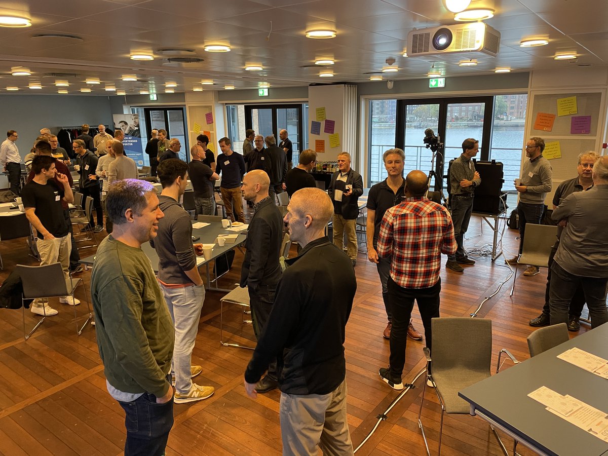 lundogbendsen's tweet photo. Så er årets SAOS konference skudt i gang. Deltagerne er her i gang med power-networking inden årets keynote speaker går på.

Læs mere om årets konference her: https://t.co/ZGZe4dpQwP

#saos #softwarearchitecture #eksperterneseksperter #developingdevelopers https://t.co/NNMW9j5nSt
