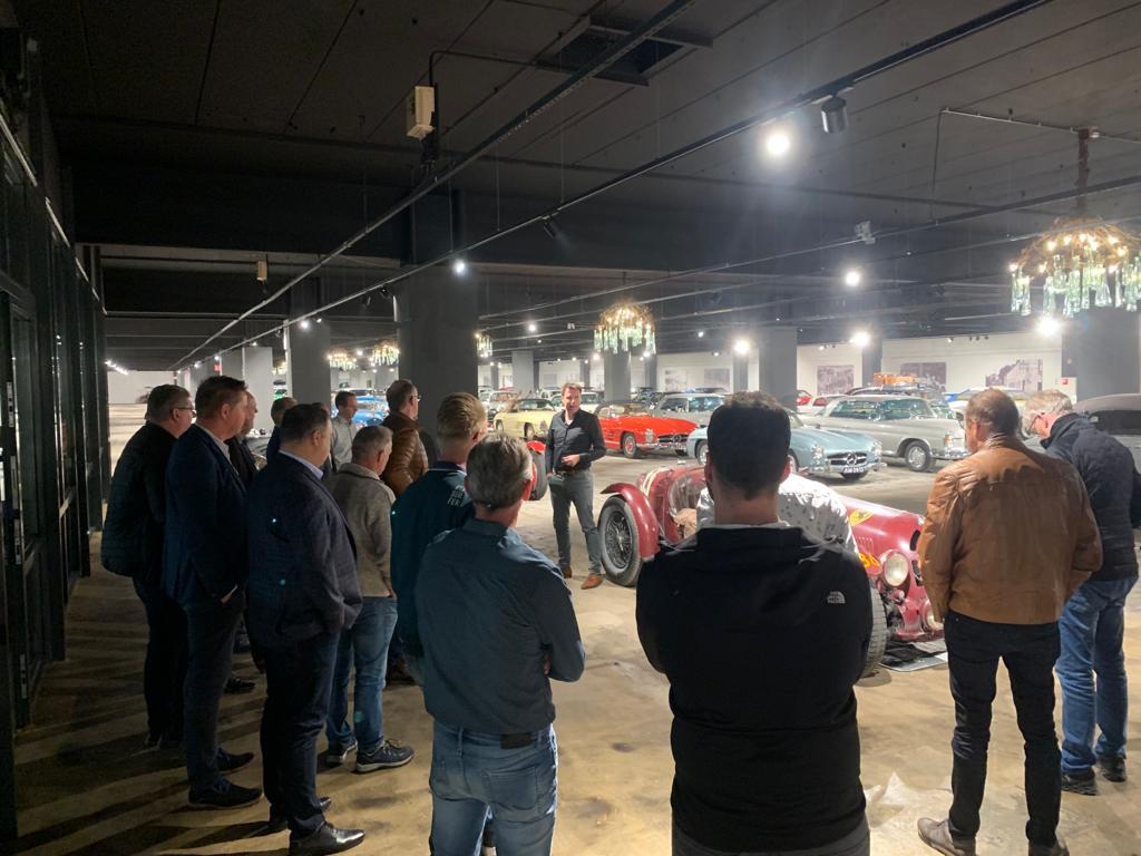 glasuritnl's tweet photo. Glasurit kijkt terug op een succesvol ColorMotion-ledenevenement speciaal voor de markt voor zwaar vervoer en bedrijfsvoertuigen: https://t.co/dBBi2KbmPt #glasurit #colormotion #partnership #zwaarvervoer #bedrijfsvoertuigen #meet #learn #win https://t.co/PZGLikhrHM