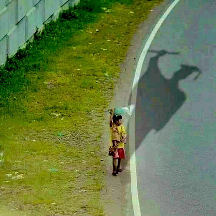 naeemSpeaking's tweet photo. عکس اُلٹے مجھے دِکھاتا ہے                                                          چھین لو مجھ سے آئینہ میرا۔ https://t.co/3tKTeZg9EQ