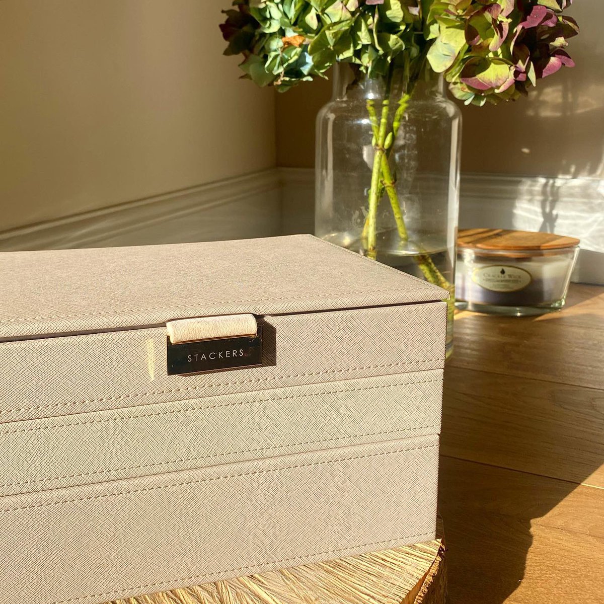 vlogsbyniki's tweet photo. I have a discount code for Stackers, my favourite customisable jewellery storage &amp; accessories 😍🤍 SBANIKI for 10% off ✨ #mystackers is the Taupe Classic Jewellery Box 👇🏼 https://t.co/P2WZ08p2tj