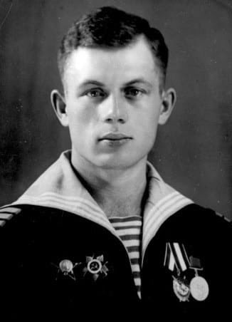 GDK_NMOSK's tweet photo. Курбатов Георгий Дмитриевич (07.04.1919 – 19.04.1991)

 Родился в 1919 году в городе Ельце Липецкой области. Жил в Сталиногорске (в настоящее время Новомосковск), работал на Сталиногорско�� химкомбинате. С 1939 года служил во флоте.
#ПодвигСталиногорска https://t.co/f9JFleLK04