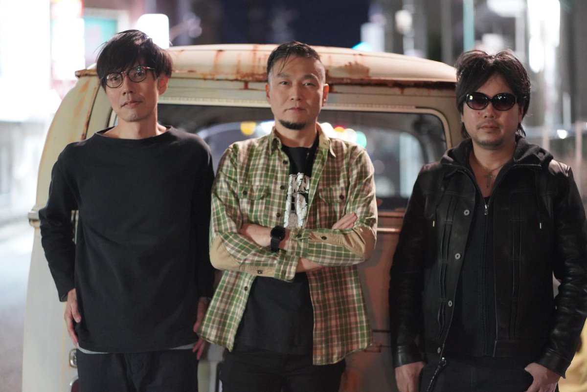 nibs 今はこの3人でやってます。
１st albumの曲は今後演奏しない予定なのでLIVEはもう少し待ってください。
近々もう一つ発表があります。

Hideya Kainuma on vocal and bass
Masaya Hattori (pleasure and the pain) on guitar
Satoshi Sugimoto (VOMIT MONSTER) on drums
