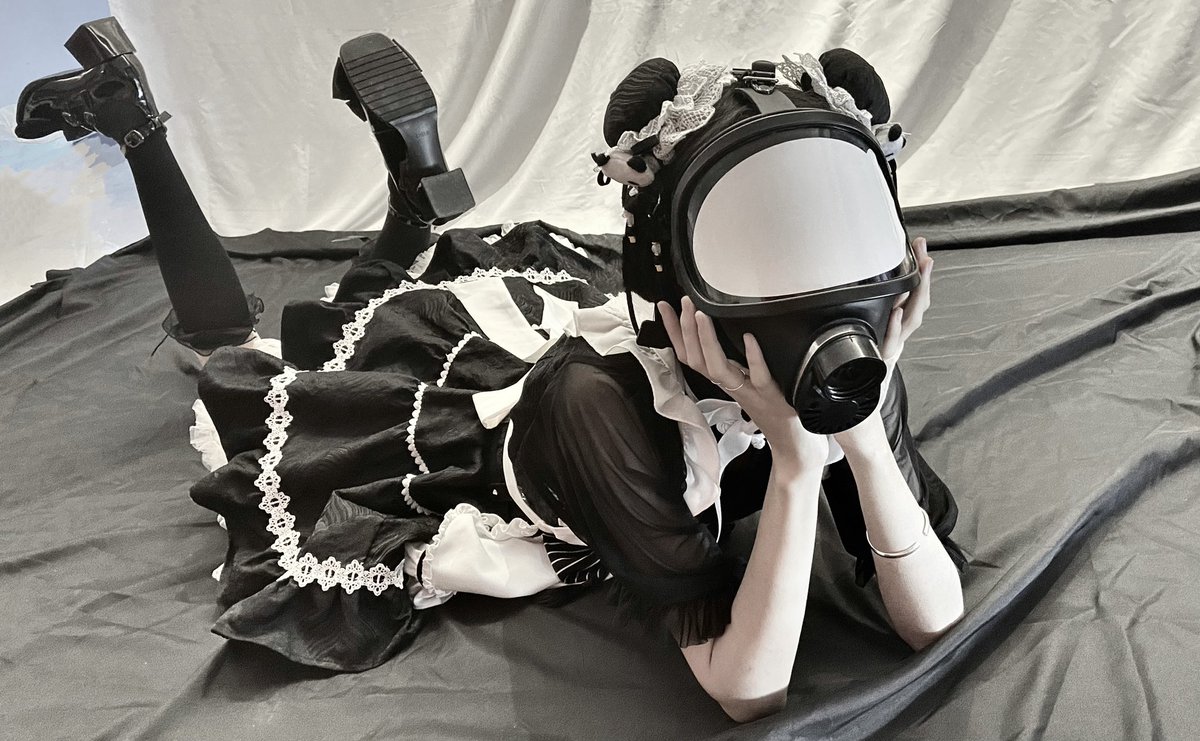 F6Yr2's tweet photo. gasmaskgirl 
#gasmask #胶衣 #latex #女仆 #字母圈 #bdsm #sm #呼吸控制 #breathcontrol #rubbergirl #捆绑  #腿控 #绳艺 #胶衣 #拘束 https://t.co/lBaUmP8c7N