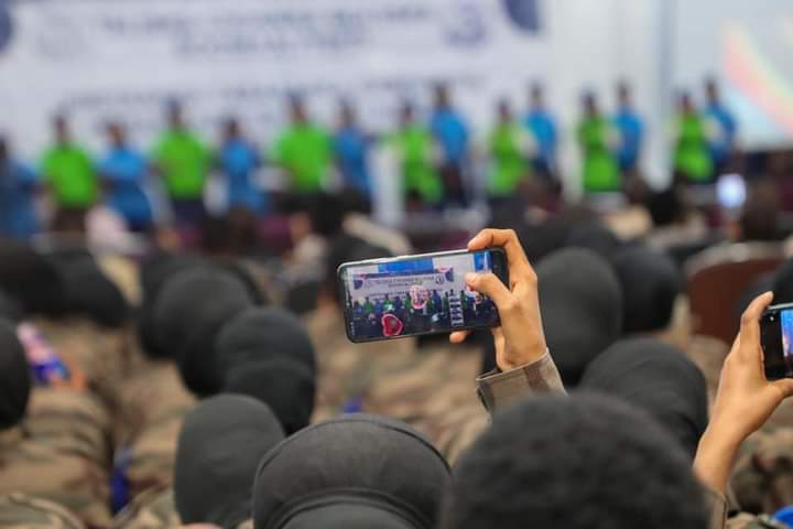 Bilecagey's tweet photo. Ra'iisul Wasaaraha XFS @MohamedHRoble ayaa ka qeybgalay munaasabad tababar loogu soo xiray #Gabdho kamid ah Ciidanka Booliska gaarka ah ee #Haramcad, laguna dalacsiinayay saraakiil lagu soo tababaray dalka #Masar. https://t.co/CsNKraUdCK