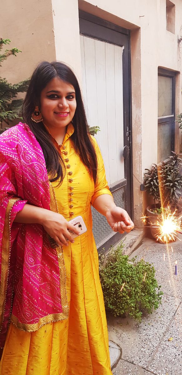 adv__deepali's tweet photo. Happy Diwali... #throwbacktogoodtimes  #memories https://t.co/evV74WFQD2