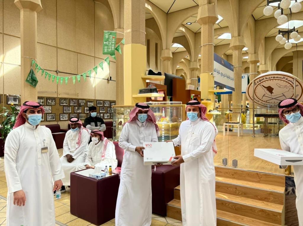 CSCIENCE_KSU's tweet photo. #يحدث_الان

برعاية سعادة عميد #كلية_العلوم
أ.د.زيد آل عثمان تقام فعالية اليوم المفتوح بتنظيم وحدة السعادة ومشاركة منسوبي الكلية،حيث تشتمل الفعالية على عدد من المسابقات الثقافية والرياضية الخفيفة.

#جامعة_الملك_سعود 
@_KSU 
@rsksu https://t.co/XNYZ4p9pz7