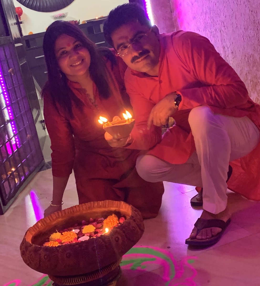 चौसठि दीवा जोइ करि, चौदइ चंदा मांहि।
तिहिं धरि किसको चानिणौं, जिहि घरि गोविन्द नांहि।।

दीपावली की शुभकामनाएँ 🪔 

(This account is managed by Rohit Sardana’s family)