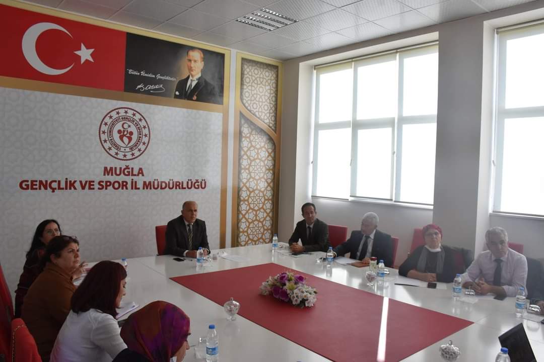 MuglaKYGM's tweet photo. Kredi ve Yurtlar Genel Müdürümüz Sayın Recep Ali Er başkanlığında, İl Müdürümüz Ömer İLMAN, Yurt Hizmetleri Şube Müdürümüz ve Yurt Müdürlerimizin katılımı ile video konferans sistemi üzerinden Yurt Hizmetleri iş ve işlemleri koordinasyon Toplantısı gerçekleştirildi. https://t.co/6qCQK50qZh