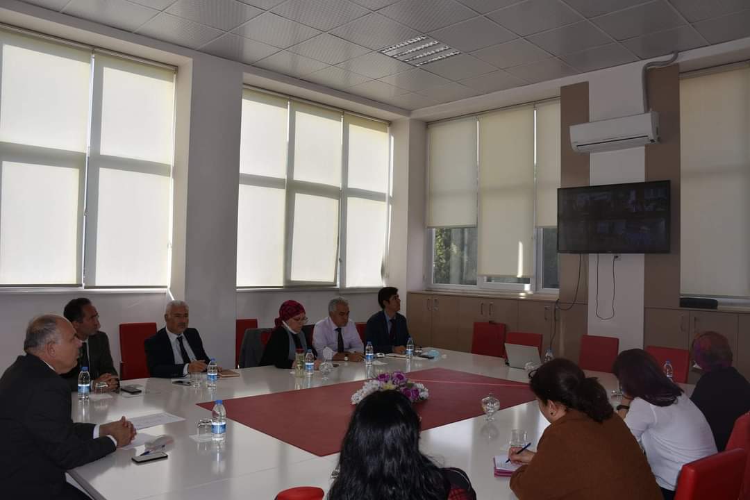 MuglaKYGM's tweet photo. Kredi ve Yurtlar Genel Müdürümüz Sayın Recep Ali Er başkanlığında, İl Müdürümüz Ömer İLMAN, Yurt Hizmetleri Şube Müdürümüz ve Yurt Müdürlerimizin katılımı ile video konferans sistemi üzerinden Yurt Hizmetleri iş ve işlemleri koordinasyon Toplantısı gerçekleştirildi. https://t.co/6qCQK50qZh