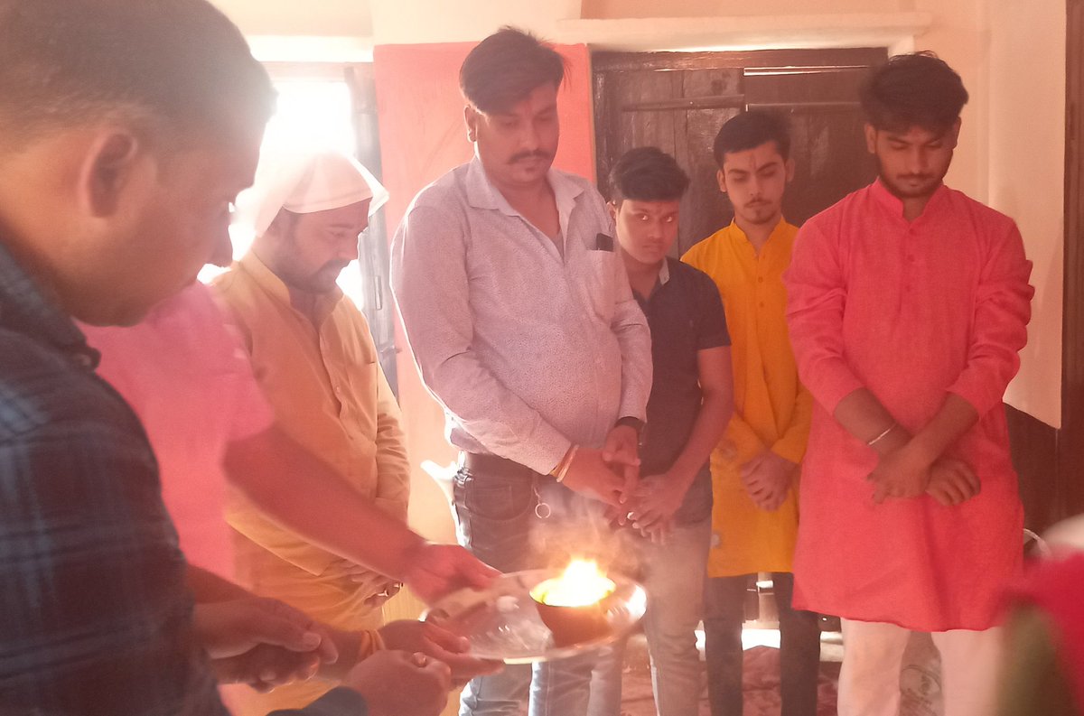 abvphathrasbraj's tweet photo. आज अखिल भारतीय विद्यार्थी परिषद, हाथरस के कार्यकर्ताओं ने दीपावली के शुभ अवसर पर अभाविप के लोहट बाजार स्थित जिला कार्यालय पर मां लक्ष्मी तथा भगवान गणेश जी का पूजन तथा हवन कर दीपावली का पावन पर्व मनाया। 
#ABVPHathras https://t.co/nLsVVClUbn