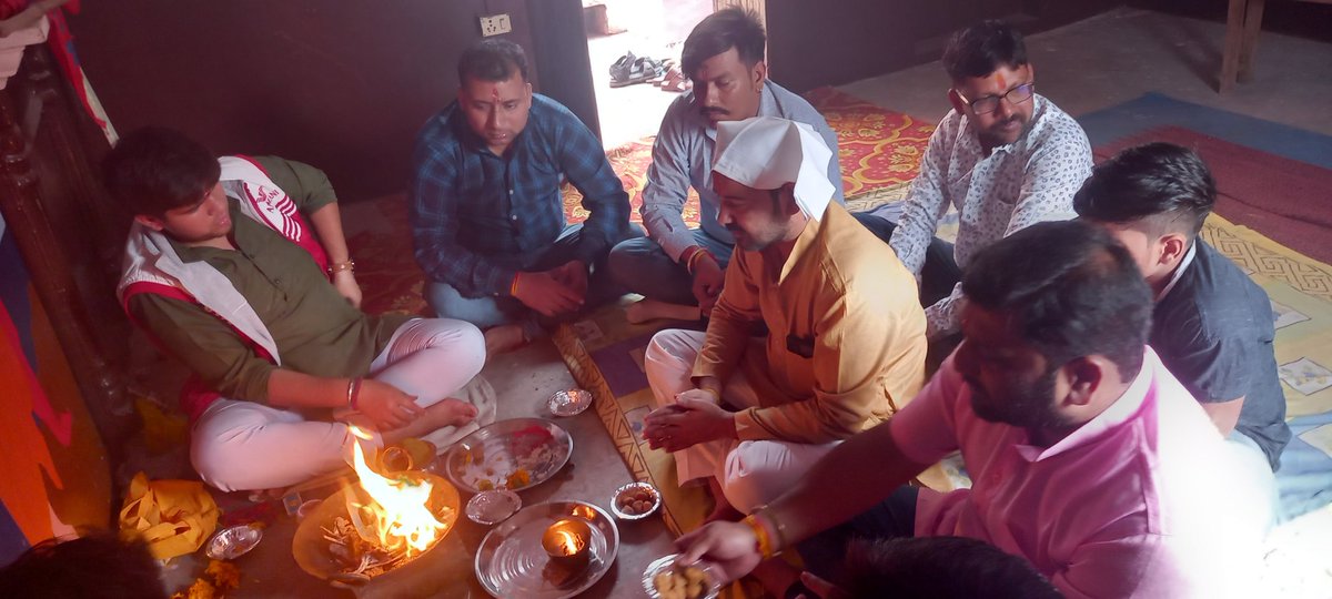 abvphathrasbraj's tweet photo. आज अखिल भारतीय विद्यार्थी परिषद, हाथरस के कार्यकर्ताओं ने दीपावली के शुभ अवसर पर अभाविप के लोहट बाजार स्थित जिला कार्यालय पर मां लक्ष्मी तथा भगवान गणेश जी का पूजन तथा हवन कर दीपावली का पावन पर्व मनाया। 
#ABVPHathras https://t.co/nLsVVClUbn