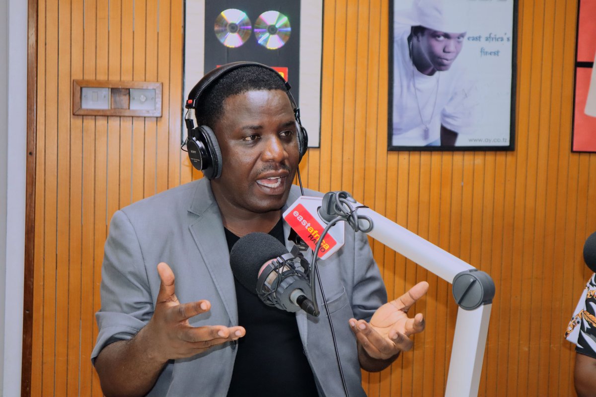 earadiofm's tweet photo. "Kwenye sayansi mwanamke na mwanaume wanatofautia kukua, Mwanamke anawahi kupevuka na kupambanua mambo, mtoto wa kike mwenye miaka 12 -15 akilelewa vizuri kwenye familia, ana uwezo wa kutimiza majukumu ya umama nyumbani ktk umri mdogo" Mshauri wa mahusiano Isaack Chalo

#MamaMia https://t.co/TrKyDfXVzL