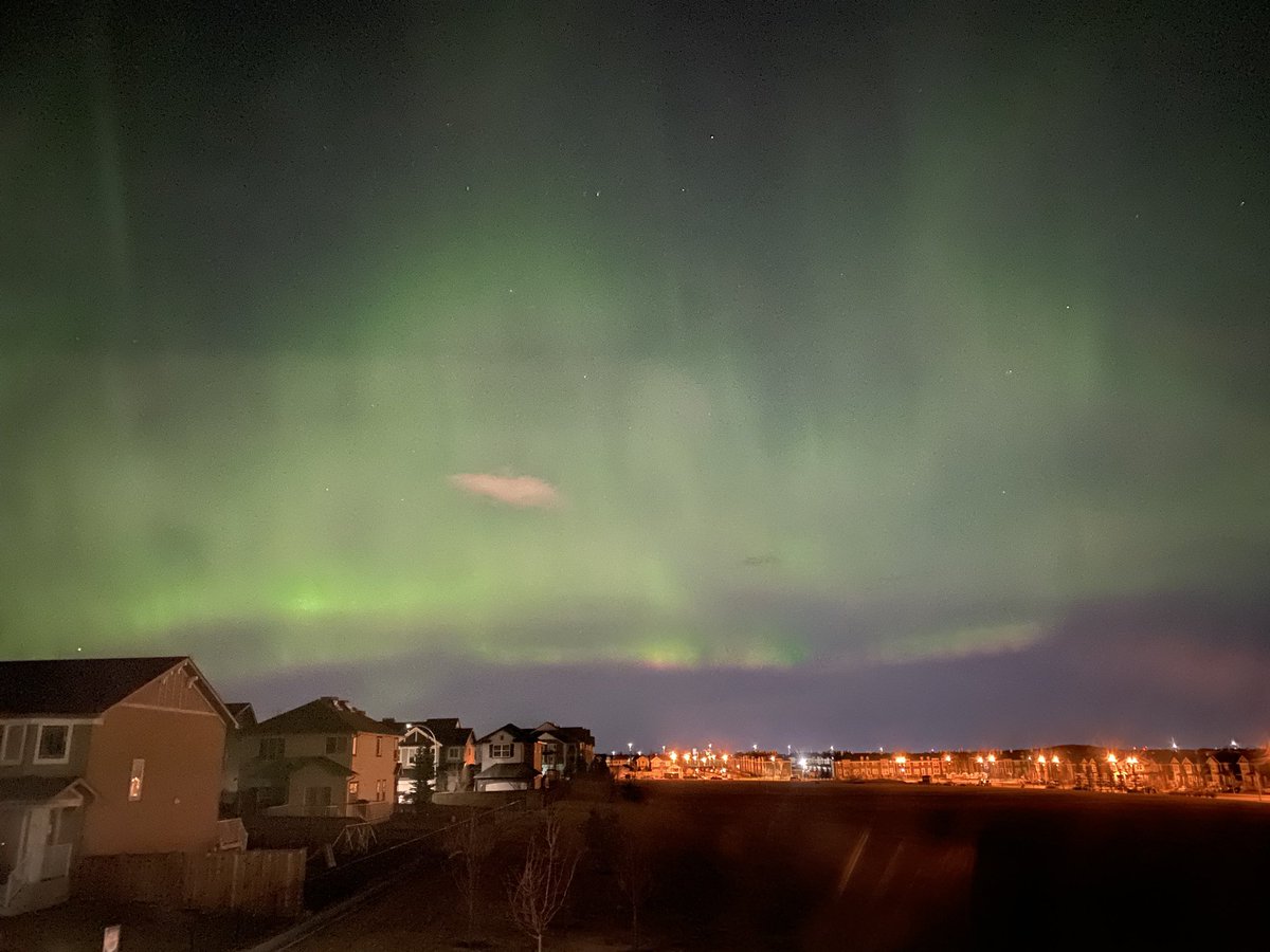 madisongnielsen's tweet photo. These arenβt the better photos, but I still thought I would share them.
So beautiful π₯°
#yyc #calgary #alberta #NorthernLights #swcalgary #yyc #happy https://t.co/BcmsppvFni