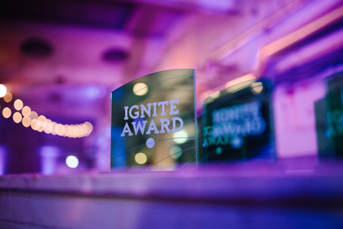 #CRE8 ontwikkelde de #Award van volledig gerecycled materiaal. Cre8 maakt toffe producten met digitale technieken zoals lasersnijden en 3D-printen en biedt leer-werktrajecten aan jongeren met een afstand tot de arbeidsmarkt. 
#SocEnt #impact #sociaalondernemen #IGNITEAward