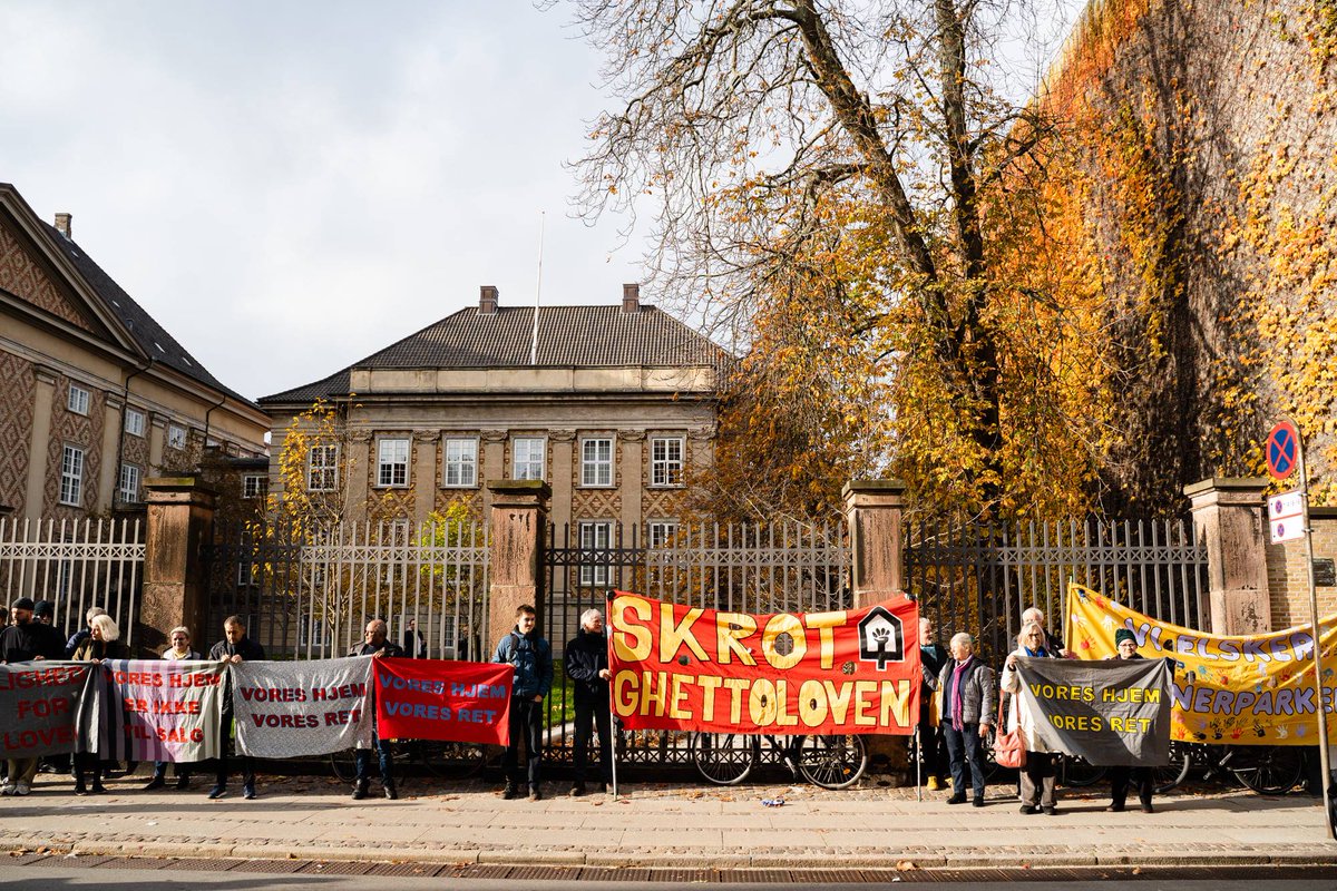 AModstand's tweet photo. Hep hep på Mjølnerparken
I Orientering vurderer juraprofessor Kirsten Ketscher, at beboerne i Mjølnerparken har en god chance for at vinde, og at sagen vil have betydning for alle boligområder på ”ghettolisten”. https://t.co/RHhcx2ngtV