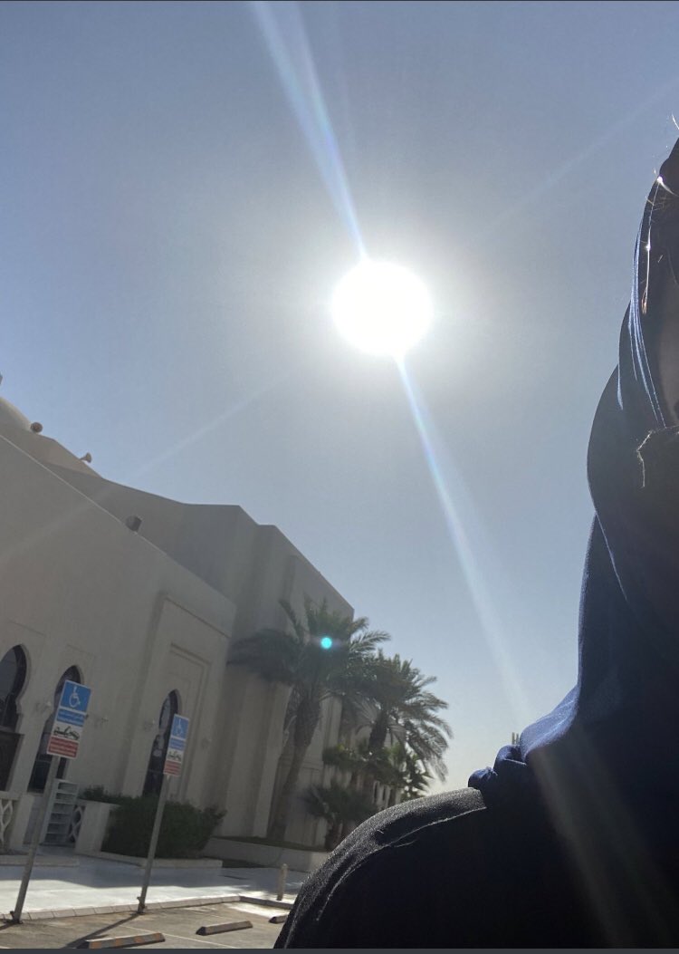 1vbbe's tweet image. اذا صديقتك ماطلعت بعز القوايل عشانك سيبيهاااااlll