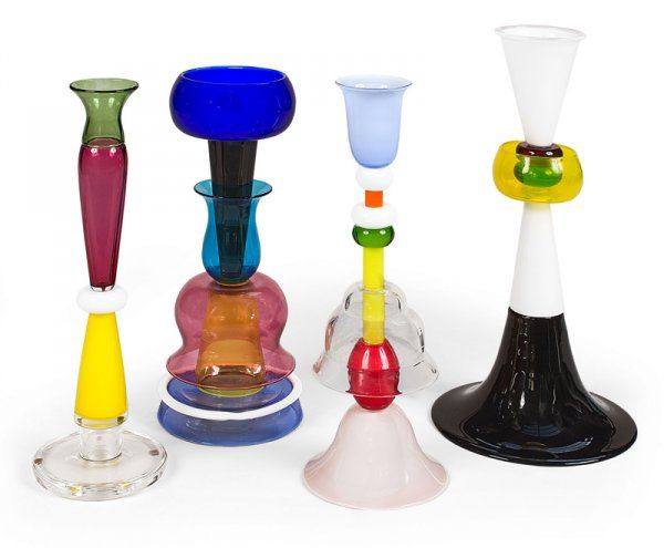 alter_id_com's tweet photo. @Hazukashi1 A propos, le vase au milieu : certainement du designer italien Ettore Sottsass qui fonde le groupe Memphis en 1981 https://t.co/mYkUj7ZHpG