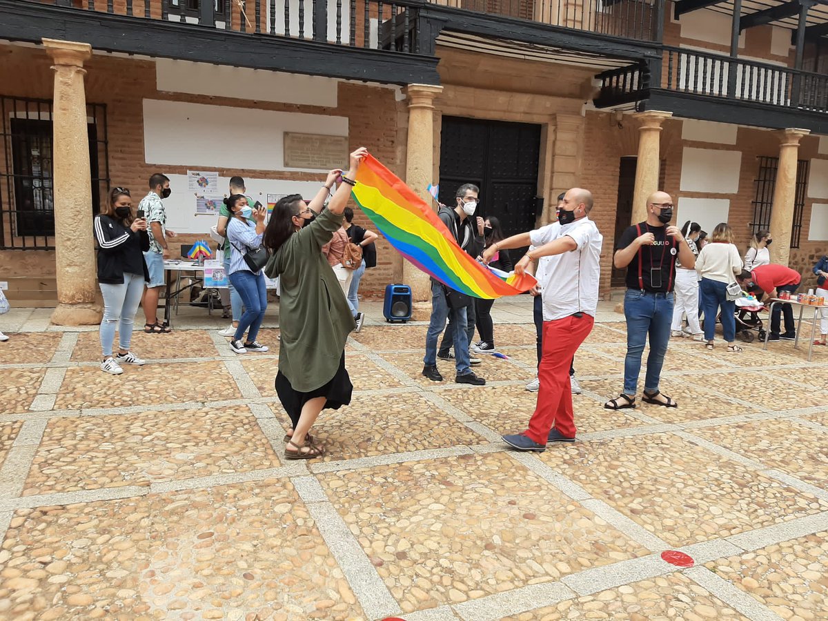 juliancanocmt's tweet photo. Porque aún queda camino por avanzar para una sociedad igualitaria...este DOMINGO (12.50 mediodía) en #HéroesAnónimos ponemos en valor el trabajo de asociaciones como @piqueer_lgtbiq 

https://t.co/EGhWw8UC11 

@CPlurales @Mundo_Croqueta @dosmanzanas @PedritoHistoria @LolyArroyo29 https://t.co/f5lFFHYxQJ