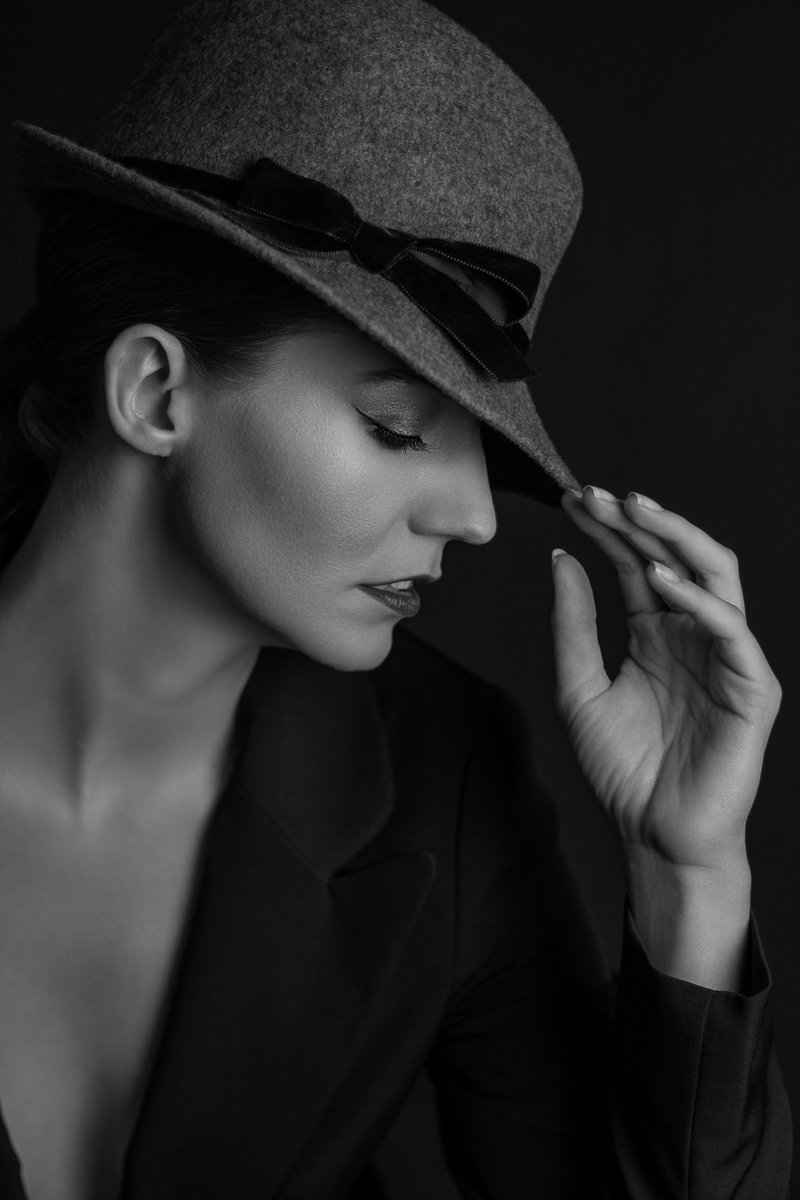 My favourite shot from this series.  <a href="/PoppaeaArt/">POPPAEA</a>  second photo from our ‘Noir’ series. Black 🖤&amp; White 🤍or Colour ❤️ 

Styling | Photography | Retouch 📸 <a href="/PoppaeaArt/">POPPAEA</a>  

#photography #blackandwhitephotography #womeninsuits #Actress #casting