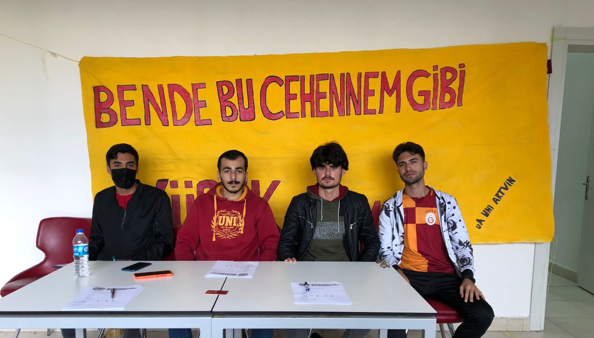 KAMPÜSLERİN TEK EFENDİSİ! 

Standımız gün boyu Hopa yerleşkesi yemekhane girişinde açık olacaktır. Aramıza katılmak isteyen Galatasaraylı kardeşlerimizi bekliyoruz.
#BüyükAileninParçasıOl 
#ultrAslanUNI