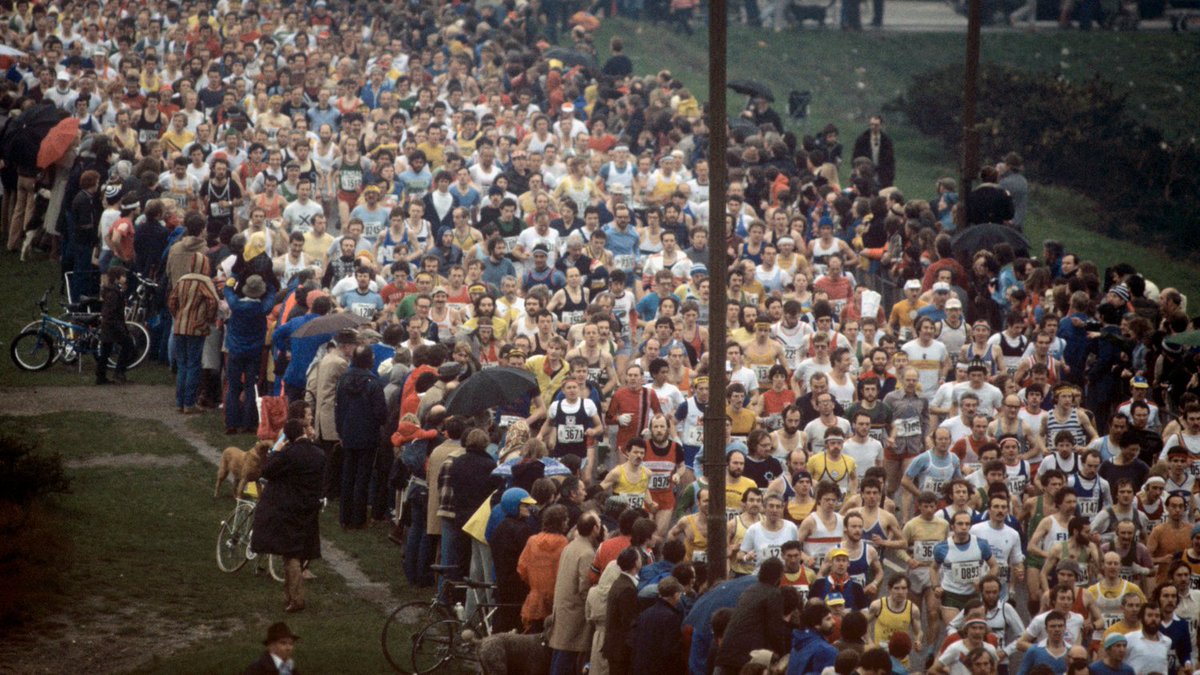 LondonMarathon's tweet photo. #ThrowbackThursday to the first-ever London Marathon in 1981. 

A lot has changed in 40 years! 😆

#LondonMarathon https://t.co/UsmjXHuwzZ