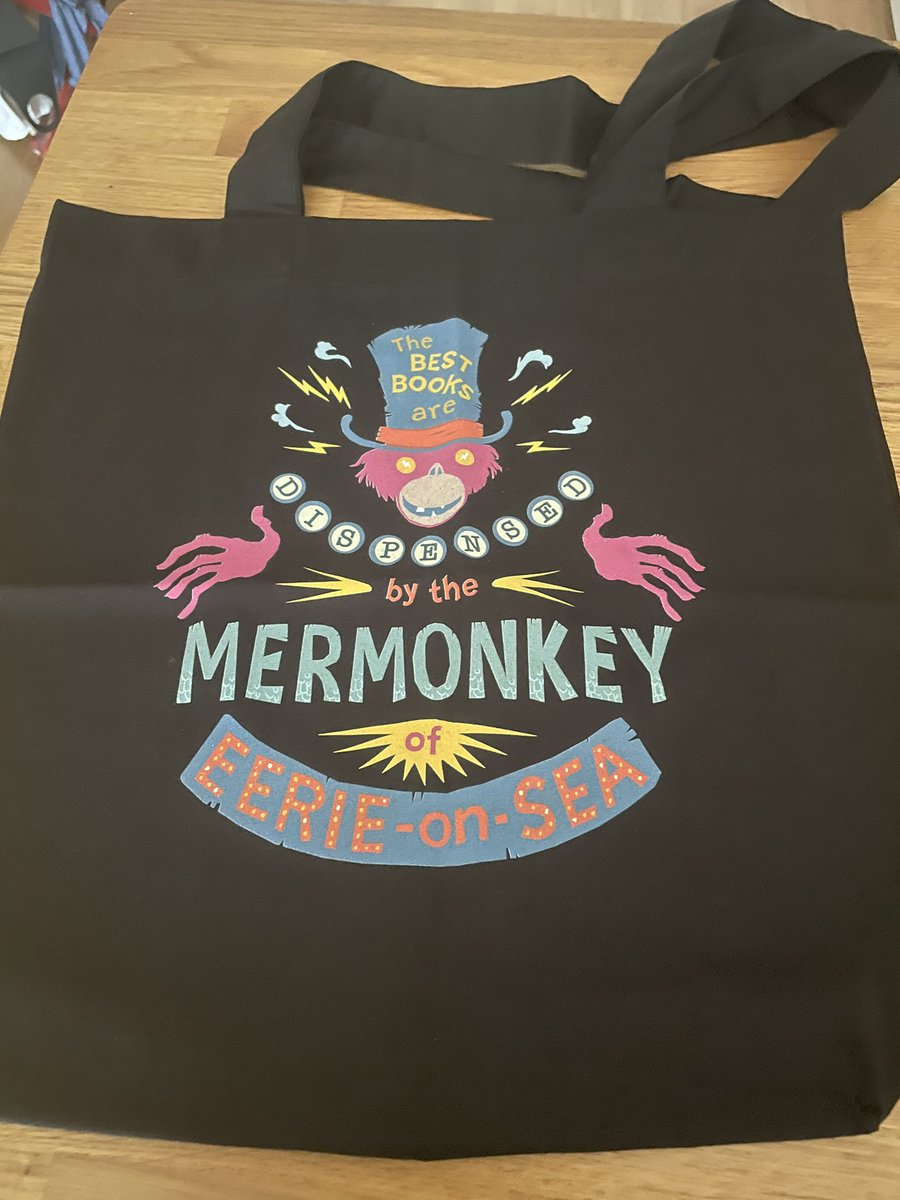 Enchantedbooks's tweet photo. We have a new bag to carry me books in! What do we think! Guess the book? #WritingCommunity #books #reading #notharrypotter #kidsbooks https://t.co/yPV3hLbH1c